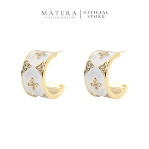 Bông Tai Bạc S925 Phủ Vàng Dáng Chữ C Tráng Men Trắng Họa Tiết Hoa 4 Cánh MATERA Monogram Alba MW8